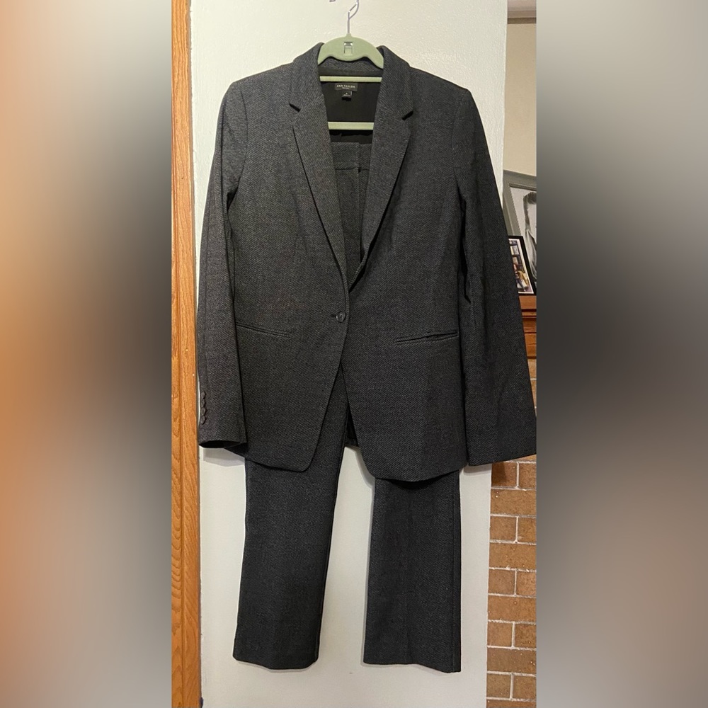 Ann Taylor womens suit, black/grey, size 10, excellent used condition
